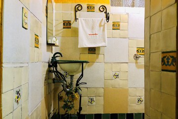 Bathroom sink