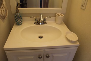 Bathroom sink