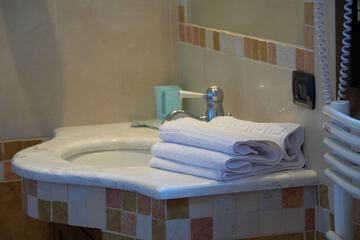 Bathroom sink
