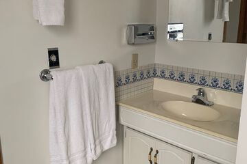 Bathroom sink