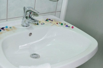 Bathroom sink