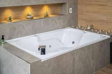 Jetted tub