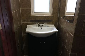 Bathroom sink