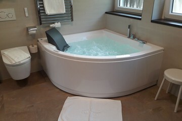 Jetted tub