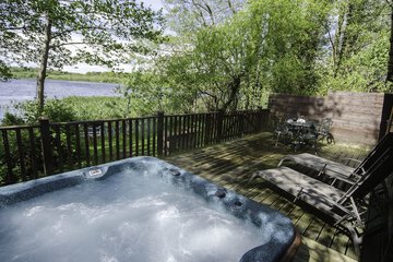 Private spa tub