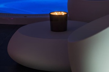 Indoor spa tub