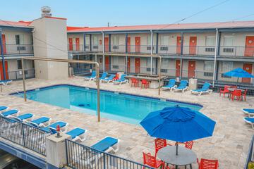 Sea & Breeze Hotel And Condo