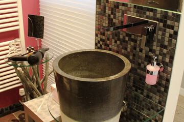 Bathroom sink