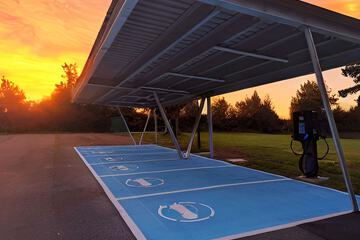 Electric vehicle charging station