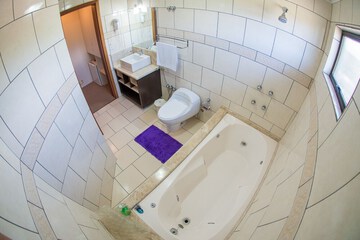 Jetted tub