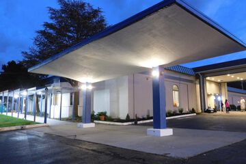 Whaler Inn & Suites