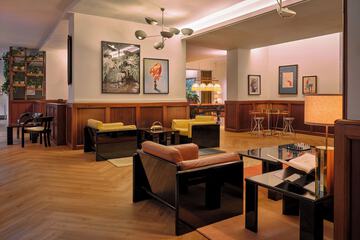 Lobby lounge