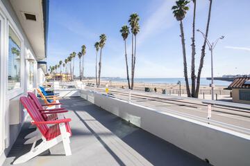 Beach Street Inn & Suites
