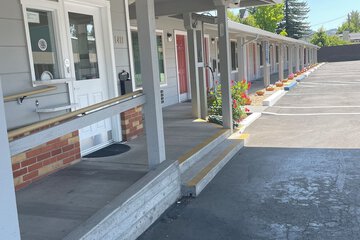 Lark Motel