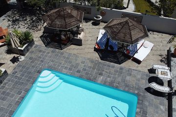 Indoor/outdoor pool