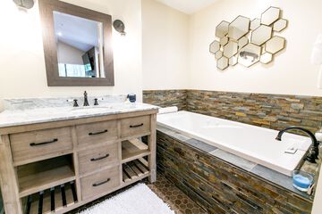 Jetted tub