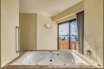 Beach/ocean view