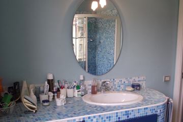 Bathroom sink