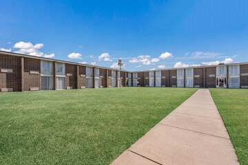 Hotel Exterior 16 of 16