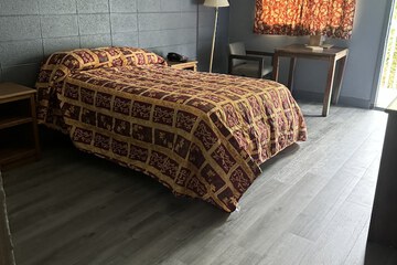 Room 10 of 12