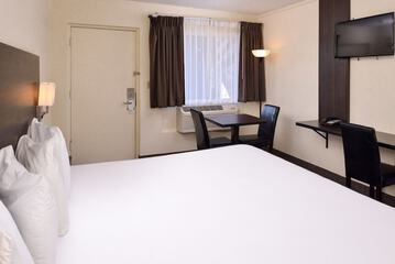 Room 35 of 61