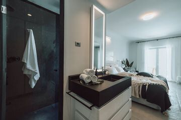 Bathroom sink