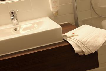 Bathroom sink