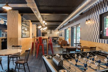 Lobby lounge