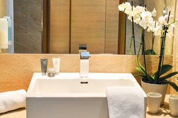 Bathroom sink