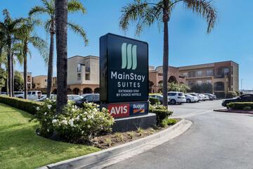 Country Inn & Suites by Radisson John Wayne Airport CA