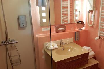 Bathroom sink