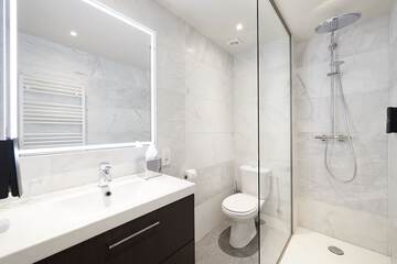 Bathroom shower