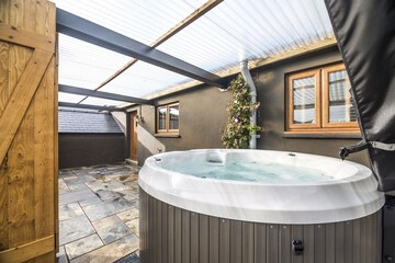 Private spa tub