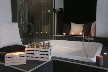 Deep soaking bathtub