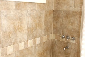 Deep soaking bathtub