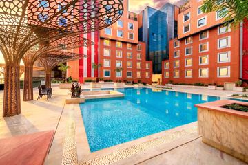 Indoor/outdoor pool