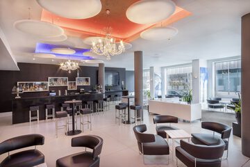 Lobby lounge