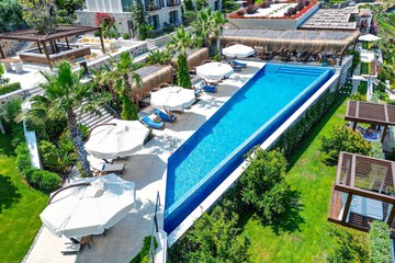 Infinity pool