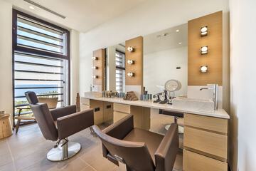 Nail salon