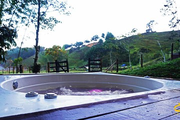 Private spa tub