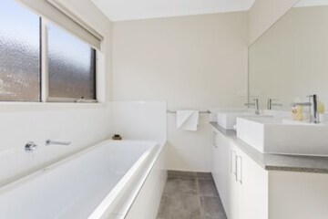 Deep Soaking Bathtub