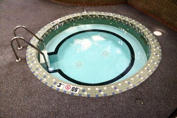 Indoor spa tub