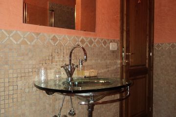 Bathroom sink