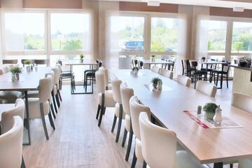restaurant cafeteria