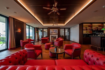 Lobby lounge