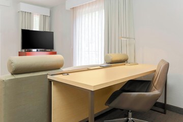 Room 10 of 25