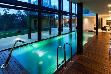 Indoor spa tub
