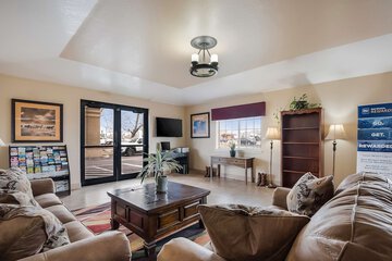 Hotel Interior 11 of 32