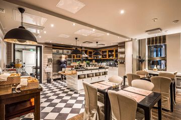 Breakfast area