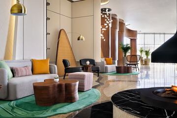 Lobby lounge